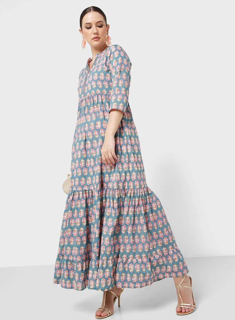 ARABIAN CLOSET Embroidered V-Neck Jalabiya