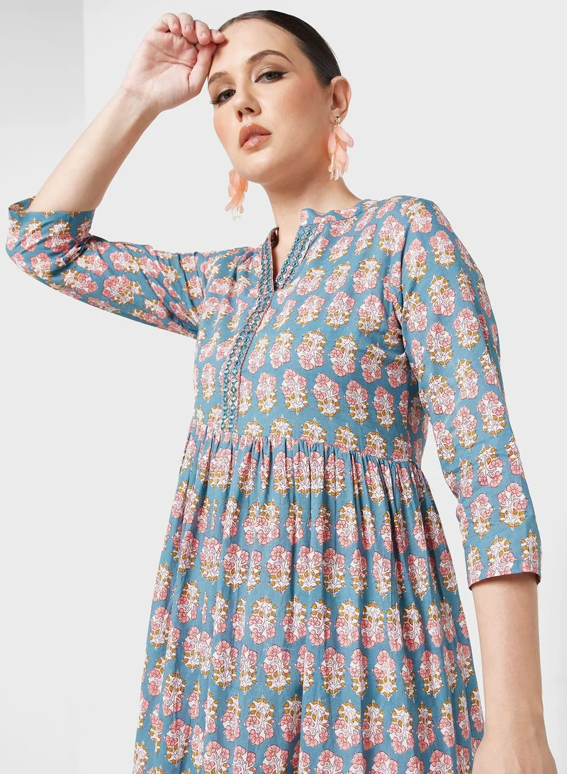 ARABIAN CLOSET Embroidered V-Neck Jalabiya