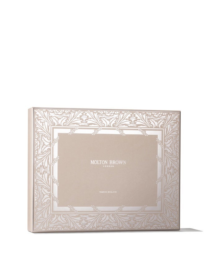 MOLTON BROWN مجموعة العناية بالجسم العطرية والفواكه - Image 2