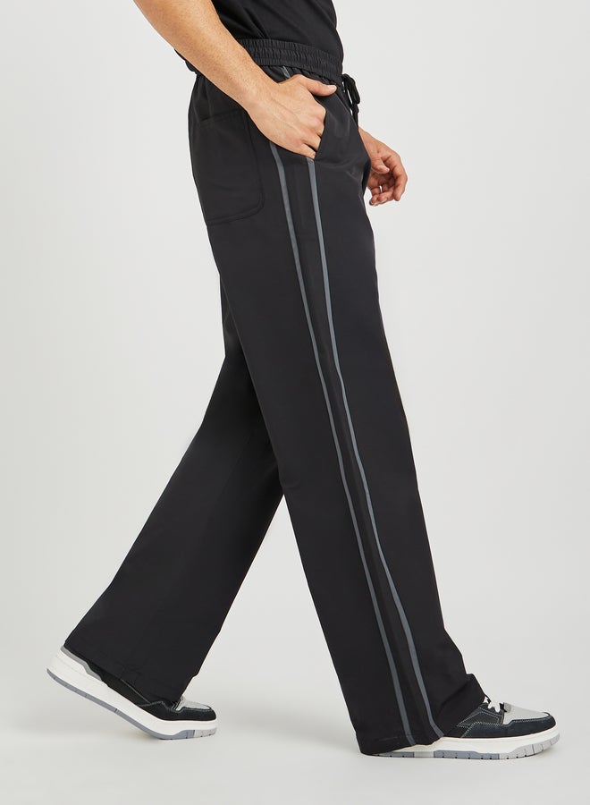 ستايلي جوجرز واسعة بفتحة سفلية وشريط جانبي - Image 1