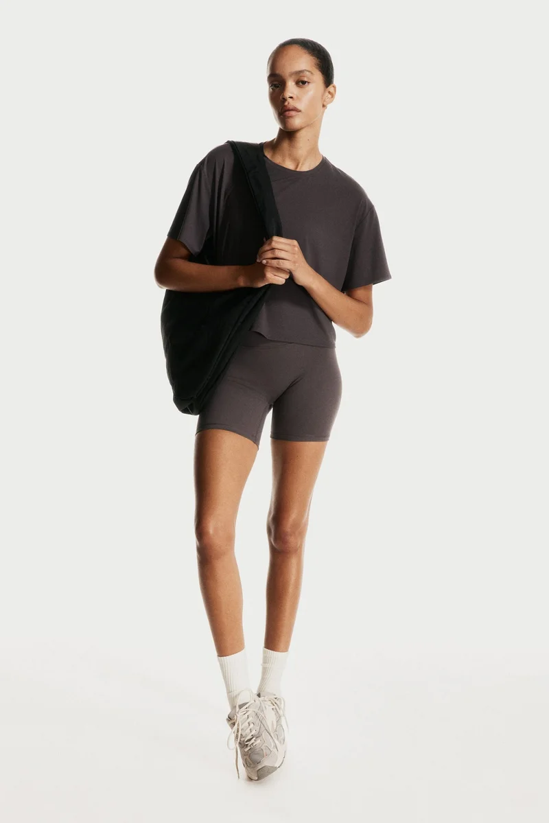 اتش اند ام شورت رياضي لركوب الدراجات من قماش سوفت موف