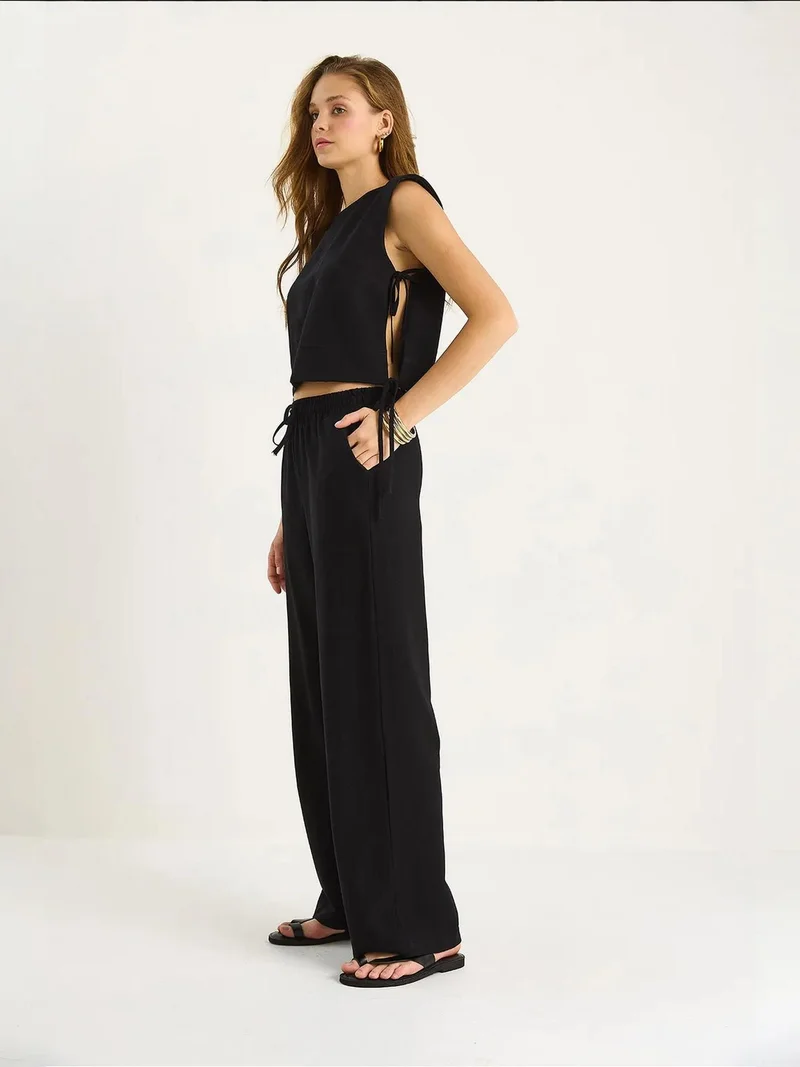 Bianco Lucci LUCCI Crew Neck Tie Closure Two-Piece Co-ord Set with Wide Leg Pants