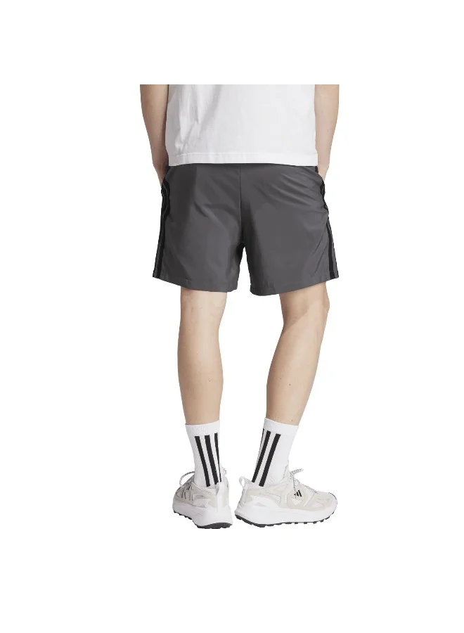 adidas شورت رجالي أساسي بثلاث خطوط تشيلسي
