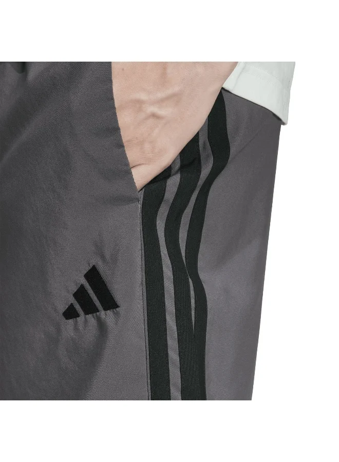 adidas شورت رجالي أساسي بثلاث خطوط تشيلسي