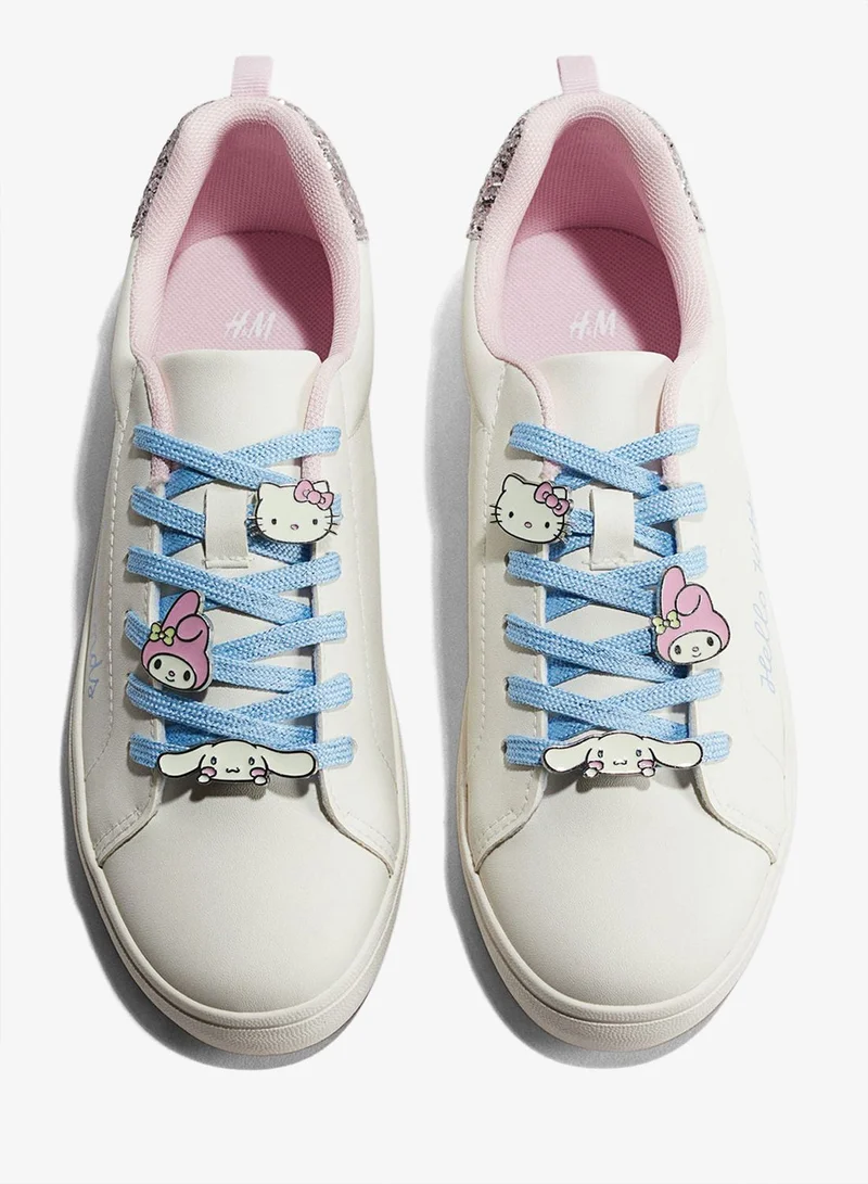 اتش اند ام حذاء رياضي بحلية