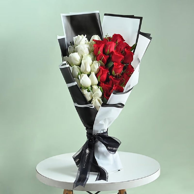 FlowerAura Fresh Live Flower Bouquet of 30 Red White Roses Flowers For Birthday Gift Anniversary Gift Wedding Gift Congratulations Gift Gift For Special Occasions Same Day Delivery - Image 2