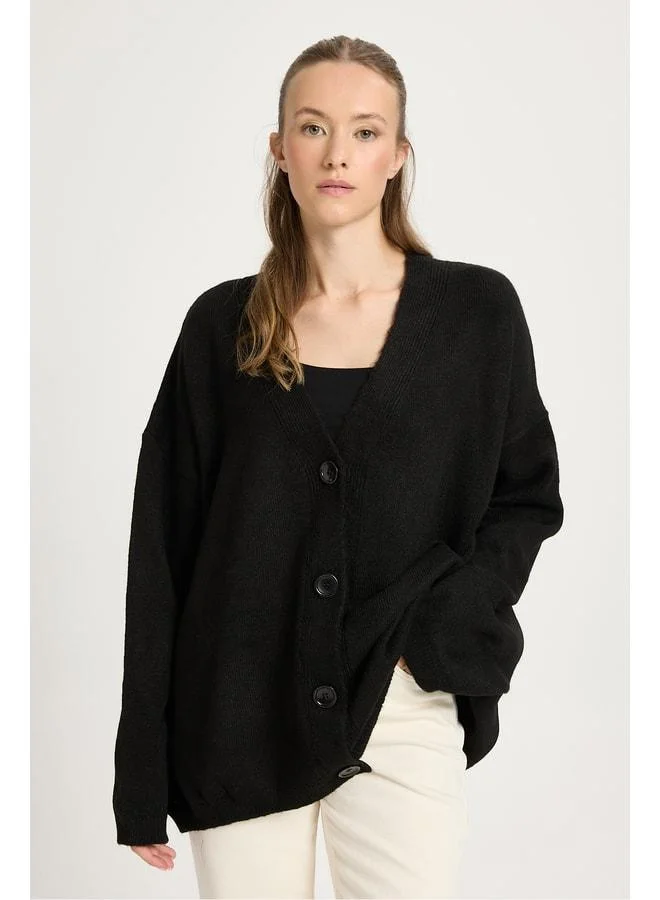 mina aise Black Velvet V-Neck Buttoned Oversized Knit Cardigan 24106