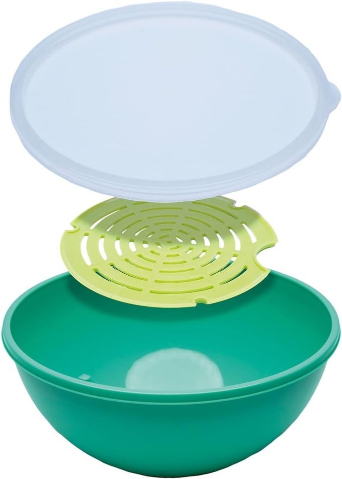 2 QT SELF DRAINING SALAD BOWL SET TO KEEP FRUIT AND VEGGIES FRESH AND CRISP FOR DAYS INCLUDES PLASTIC COLANDER STYLE STRAINER PLATE THAT NESTS INSIDE THE BOWL AND TIGHT SEALING LID