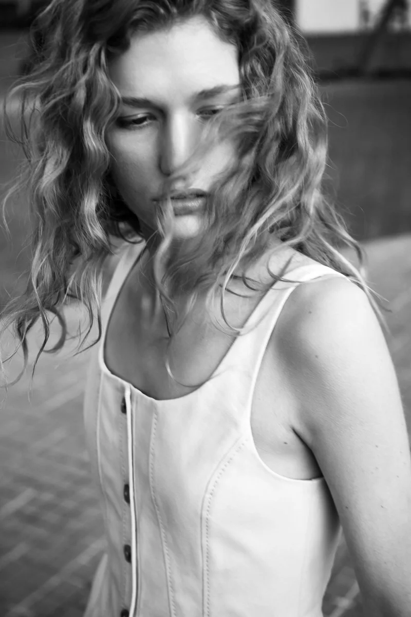 اتش اند ام صدرية بدلة بقصّة ضيقة