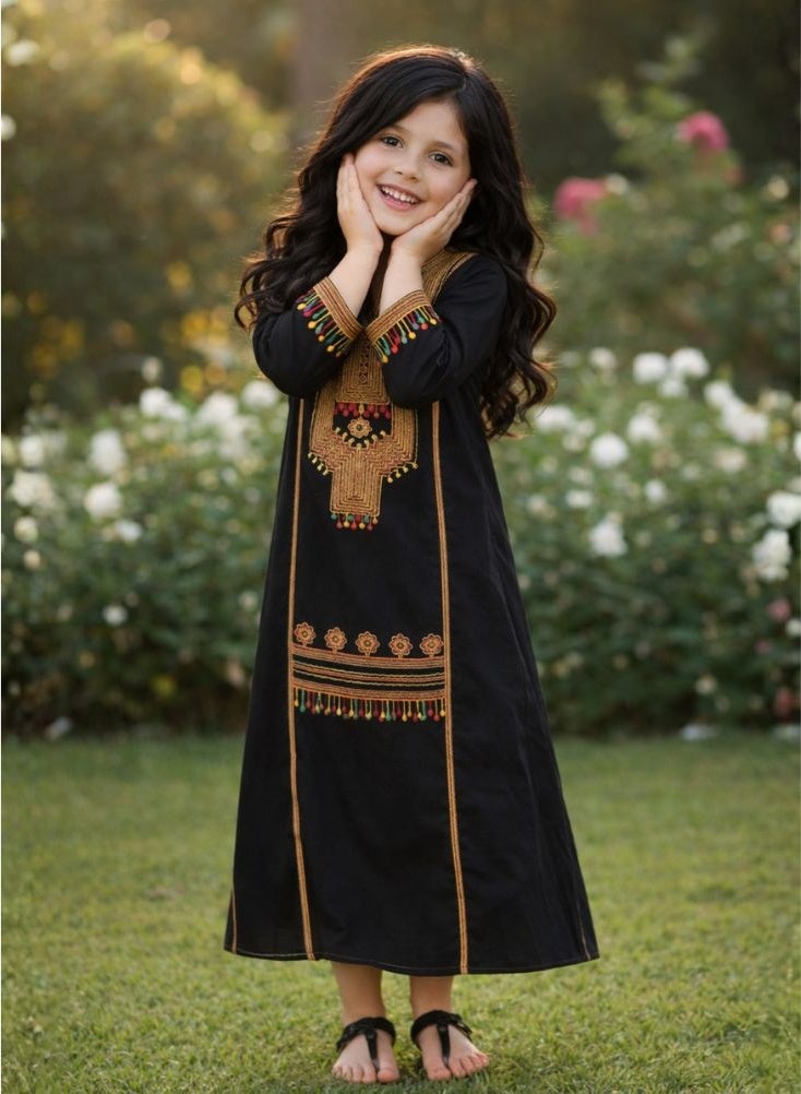 بريميم فستان جلابية ماكسي مطرز من عسيري كيدز تاتريز - فستان طويل فاخر تقليدي للنساء بتطريز هندسي ملون - Image 1