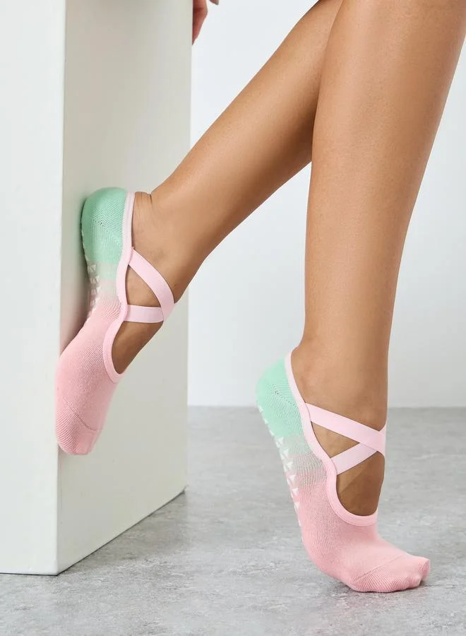 Styli Active Ombre Cross Over Straps Silicon Pad Base No Show Yoga Socks