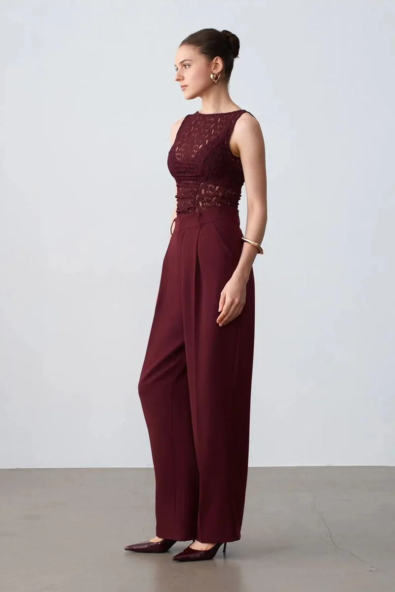 DILVIN Fitted Lace Sleeveless Blouse