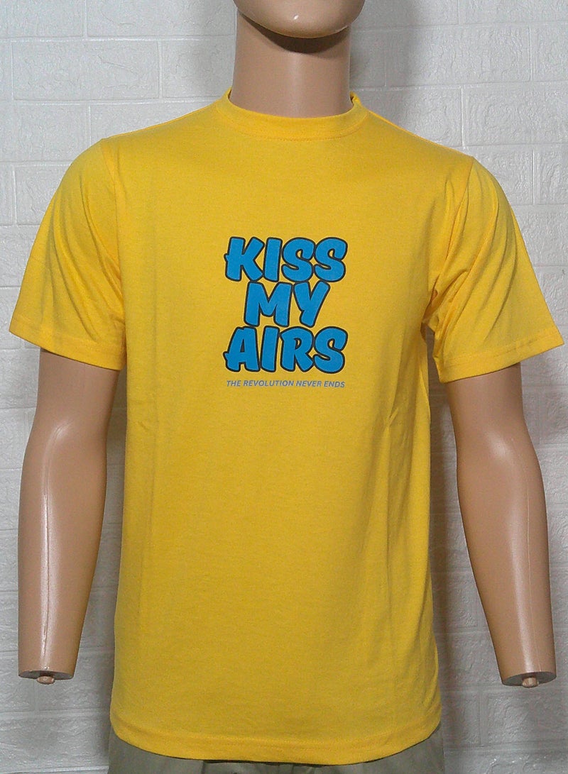 تي شيرت مطبوع عليه KISS MY AIRS 11 برقبة على شكل حرف R للجنسين  - Image 1