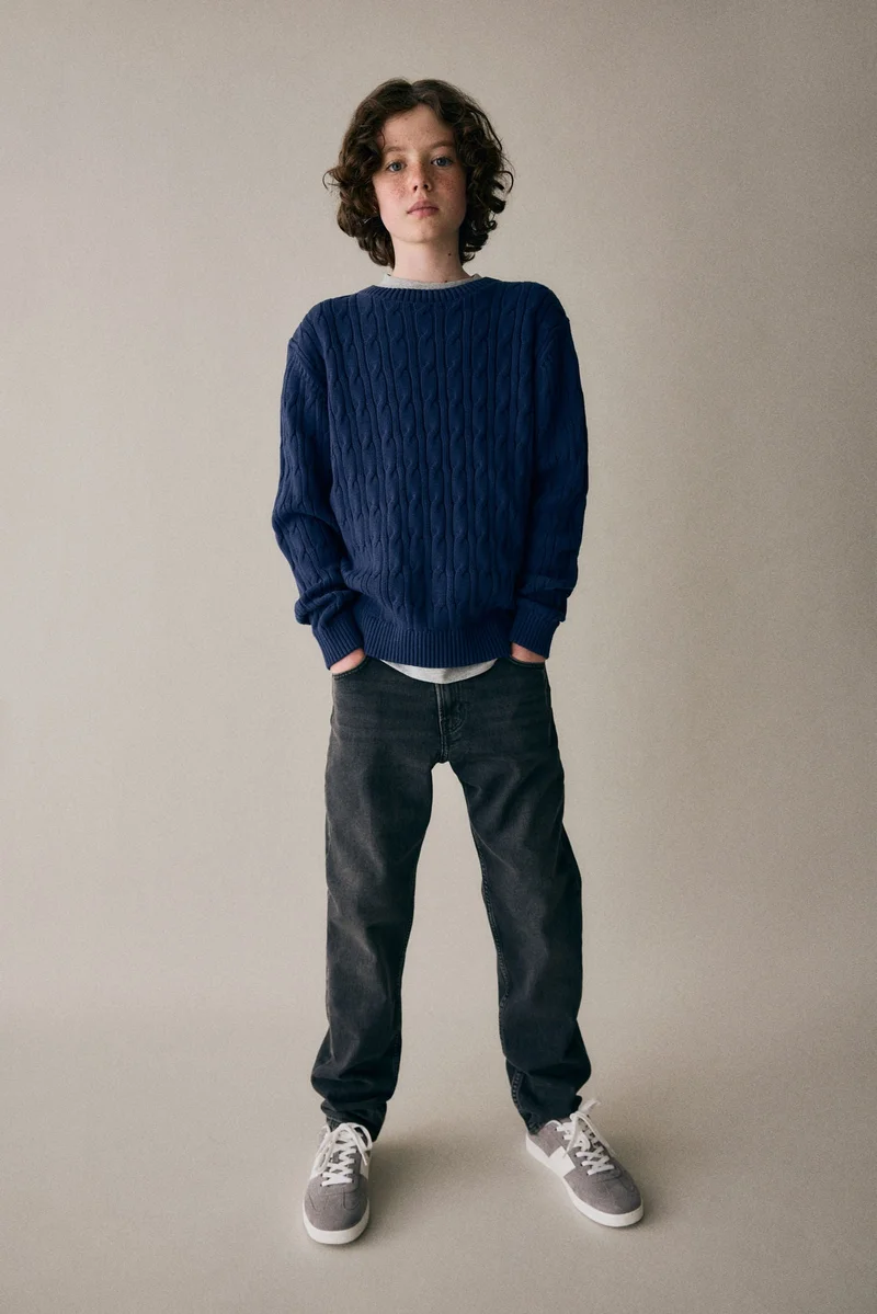 اتش اند ام جينز بقصّة مريحة وساق مدببة