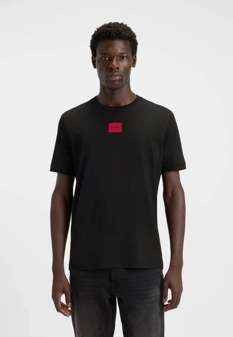 هوجو تيشيرت قطن بشعار أحمر