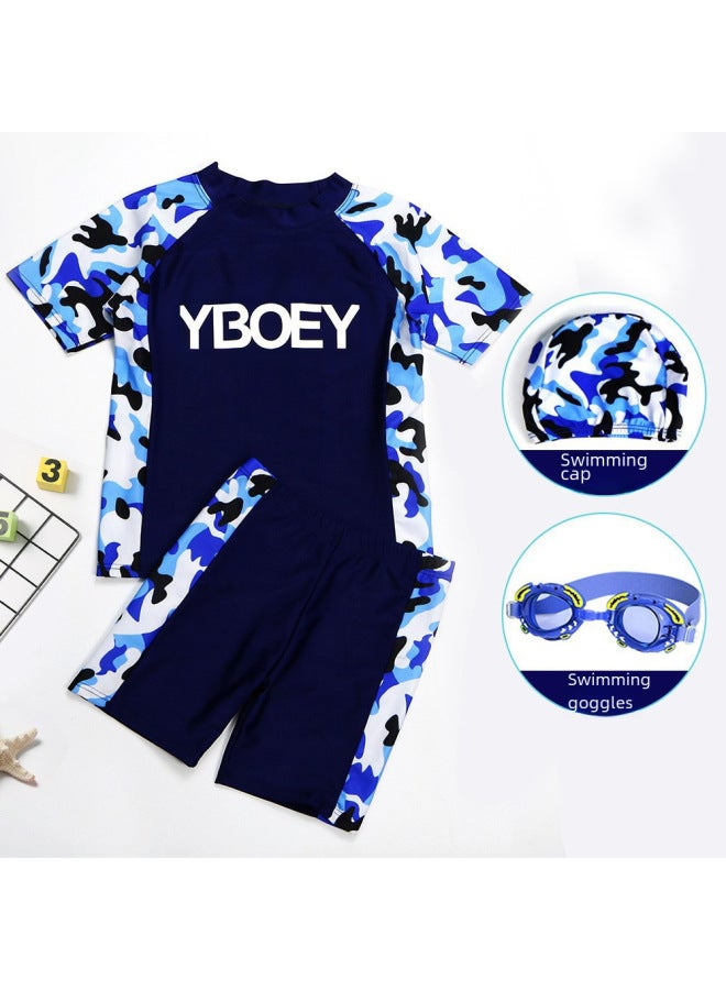 إسكدنيا طقم ملابس سباحة للأطفال للأولاد مكون من ثلاث قطع بأكمام قصيرة، طقم معدات قبعة السباحة، اللون: 8165 أزرق مموه 【ملابس السباحة + سراويل السباحة + قبعة السباحة + نظارات الأطفال】】 - - Image 5