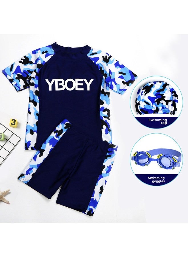 إسكدنيا طقم ملابس سباحة للأطفال للأولاد مكون من ثلاث قطع بأكمام قصيرة، طقم معدات قبعة السباحة، اللون: 8165 أزرق مموه 【ملابس السباحة + سراويل السباحة + قبعة السباحة + نظارات الأطفال】】 - - Image 1