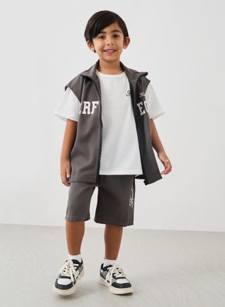 Styli Short Sleeve T-Shirt with Zipped Jacket and Shorts Set - pzsku/Z9D16B534C3EAA6AF5910Z/45/1750095567/9c3974c3-f72d-4995-9eee-f5d41c53ea81