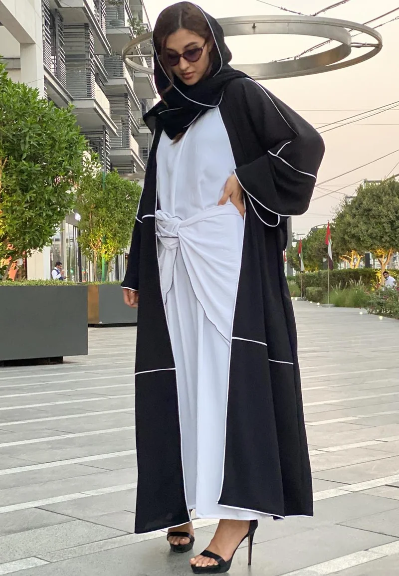 Moistreet Belted Flared Sleeve Abaya & Inner Set
