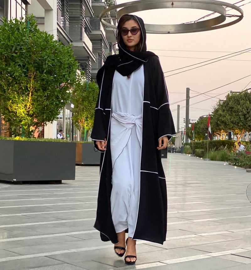 مويستريت عباية بأكمام واسعة وحزام وطقم داخلي - Image 1