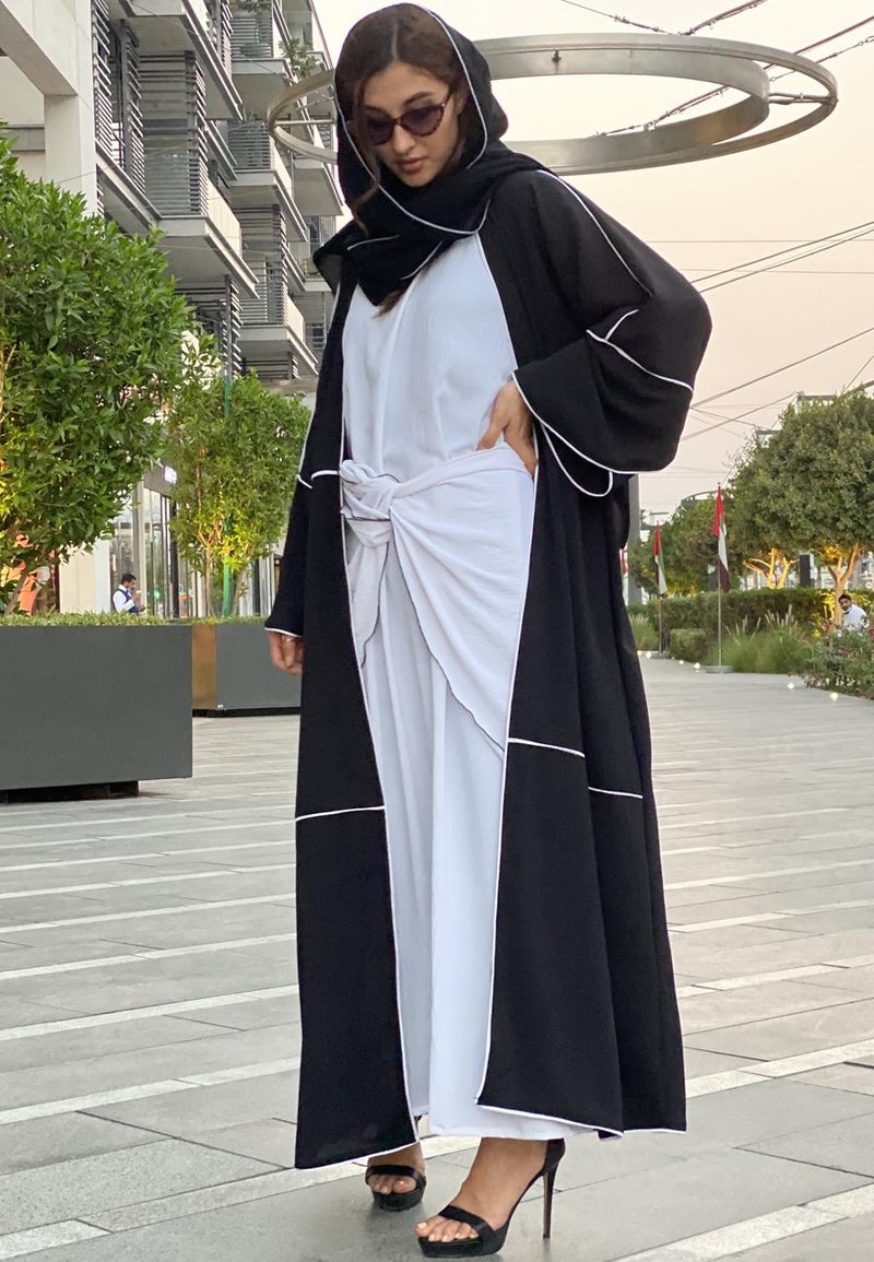 مويستريت عباية بأكمام واسعة وحزام وطقم داخلي - Image 3