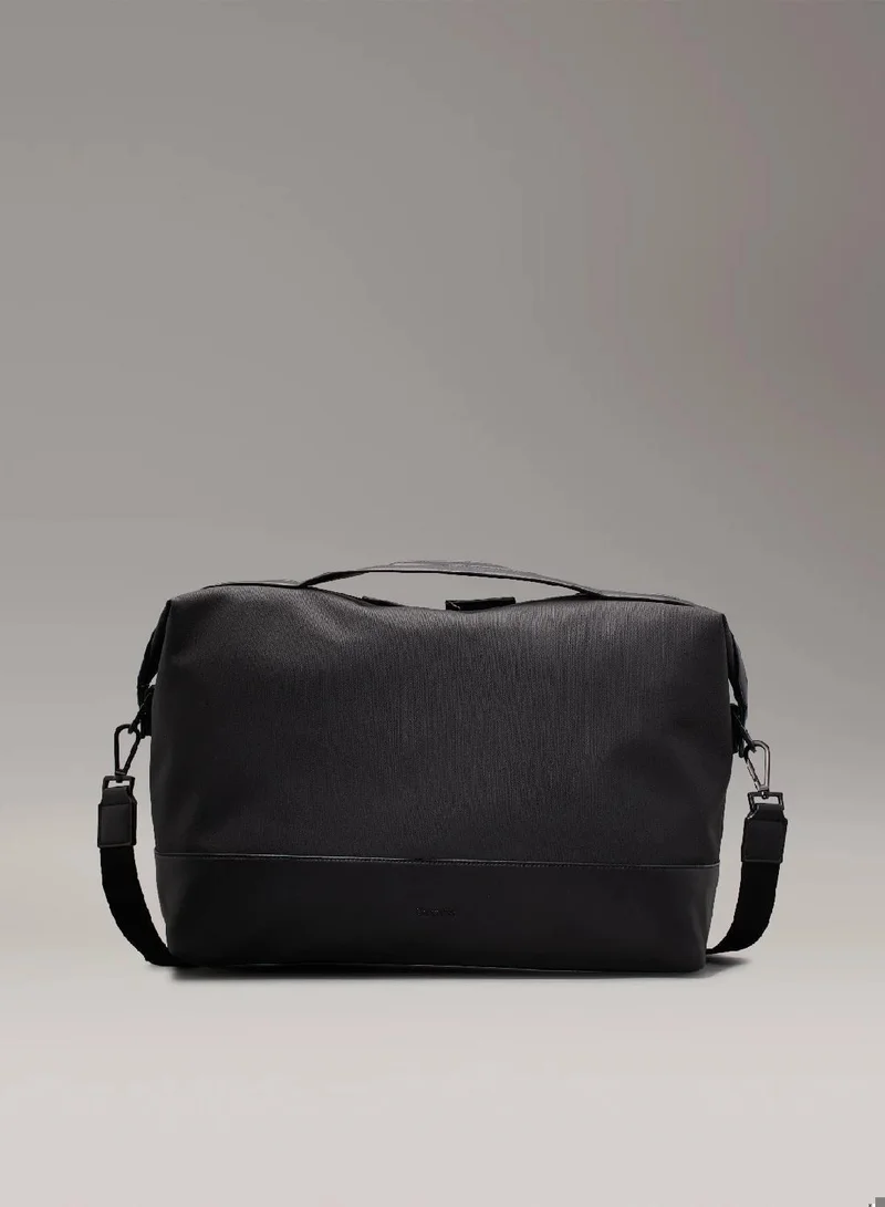 كالفن كلاين حقيبة عطلة نهاية الأسبوع