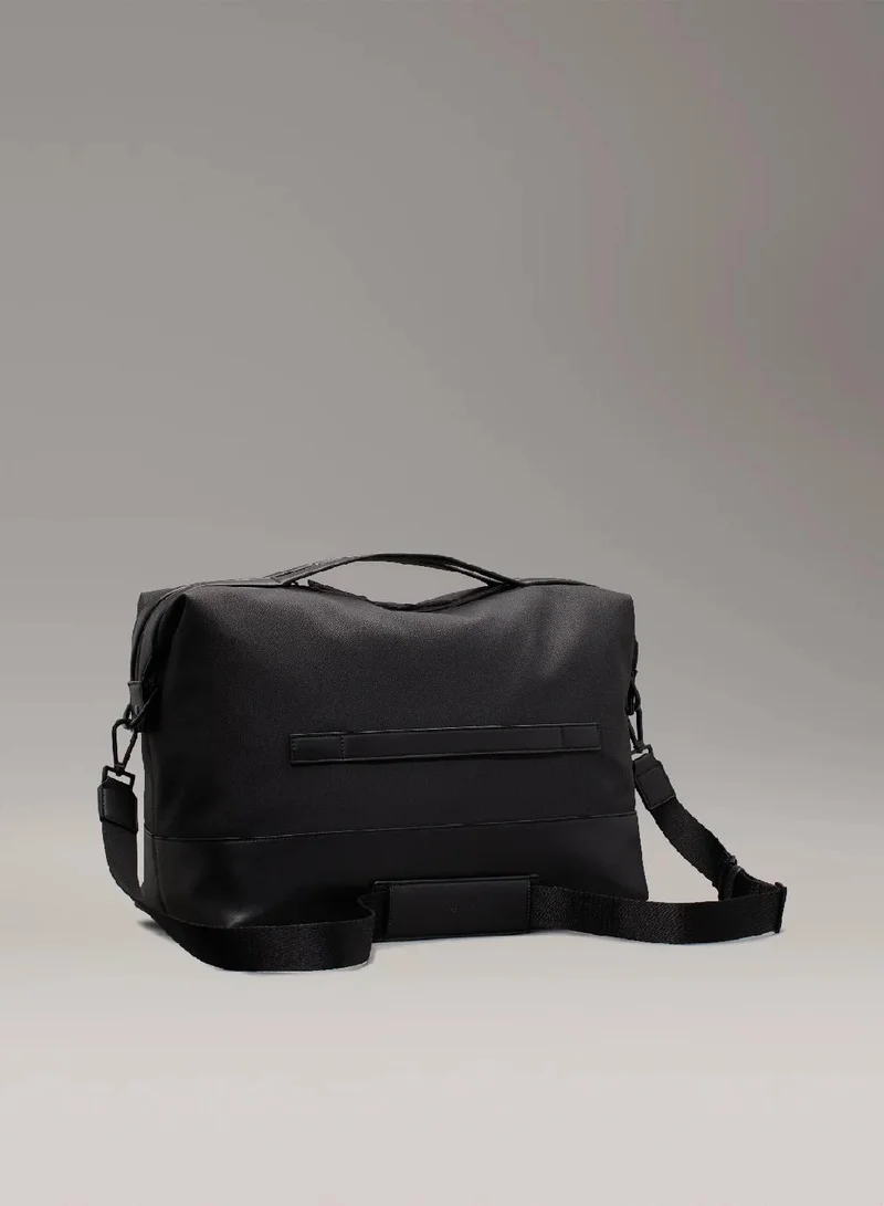 كالفن كلاين حقيبة عطلة نهاية الأسبوع