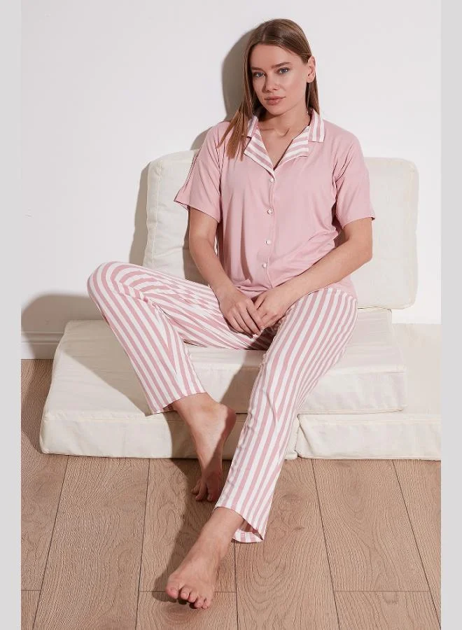 ليلا طقم بيجامة نسائي من ليلا بنقوش وأكمام قصيرة وخصر مطاطي وياقة قميص منسوج