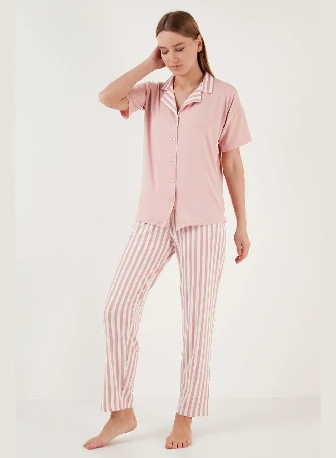 ليلا طقم بيجامة نسائي من ليلا بنقوش وأكمام قصيرة وخصر مطاطي وياقة قميص منسوج