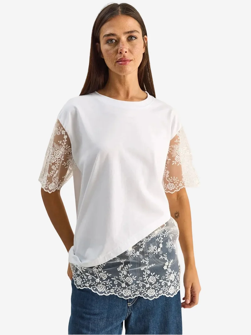 Bianco Lucci LUCCI Embroidered Crew Neck Relaxed Fit T-Shirt