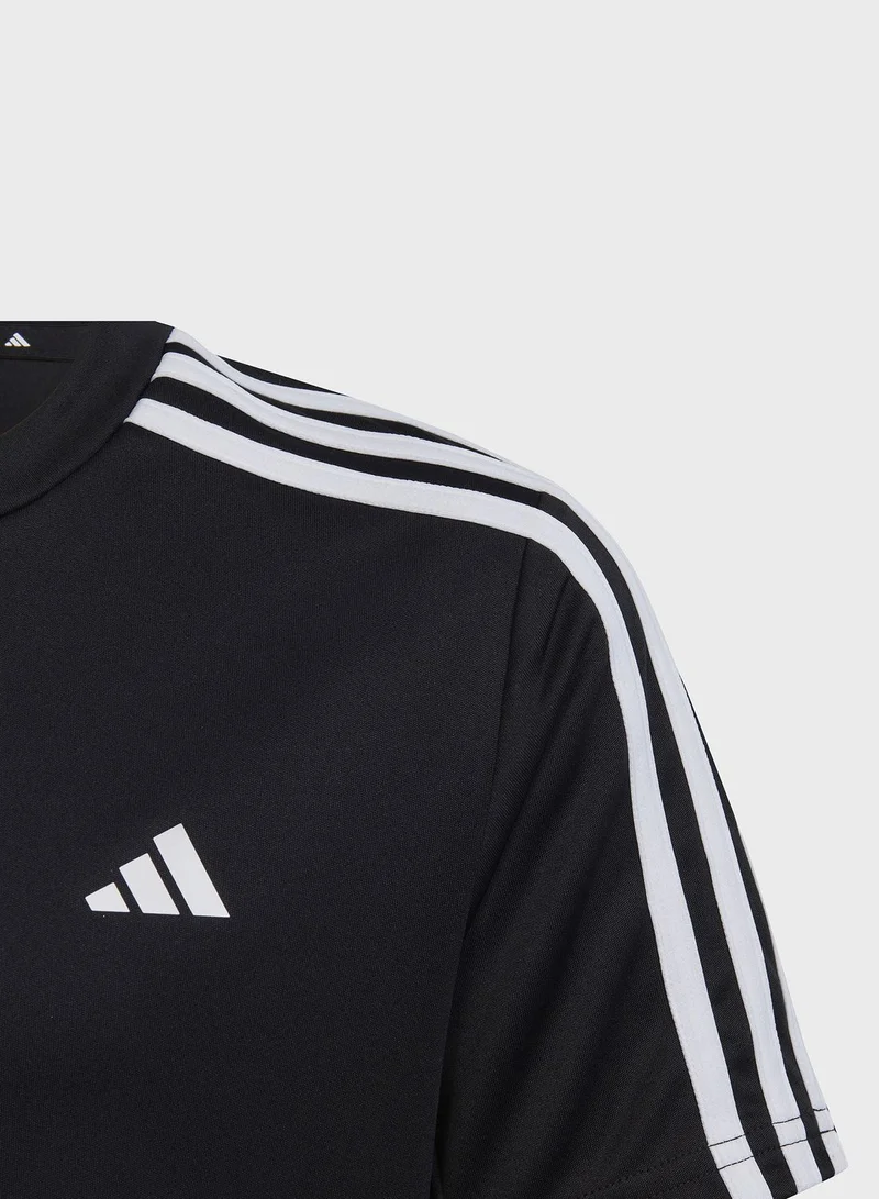 adidas تيشيرت أطفال أساسي للتدريب مزين بالخطوط الثلاثة للعلامة التجارية