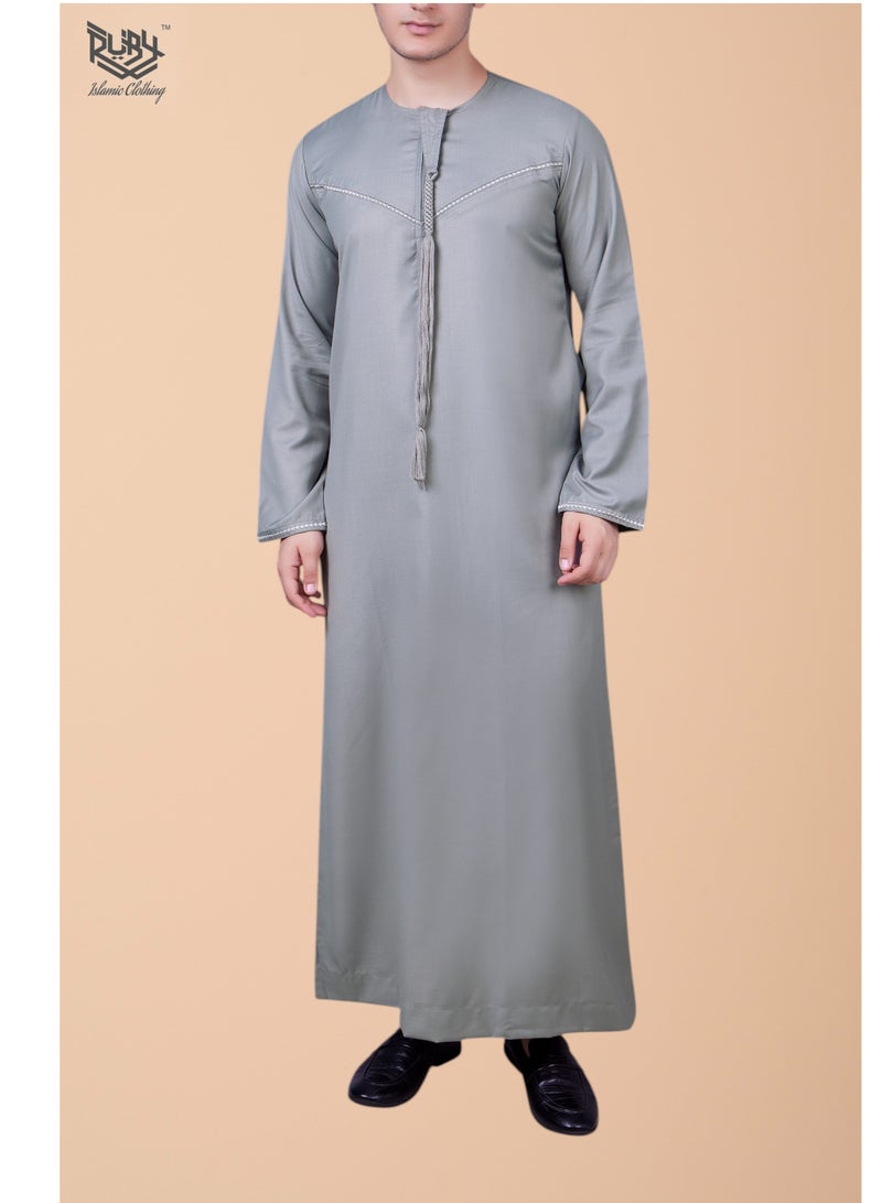 روبي للملابس الإسلامية ثوب إماراتي رمادي فاتح بتصميم فخم - تطريز وشرابات كلاسيكية - Image 2