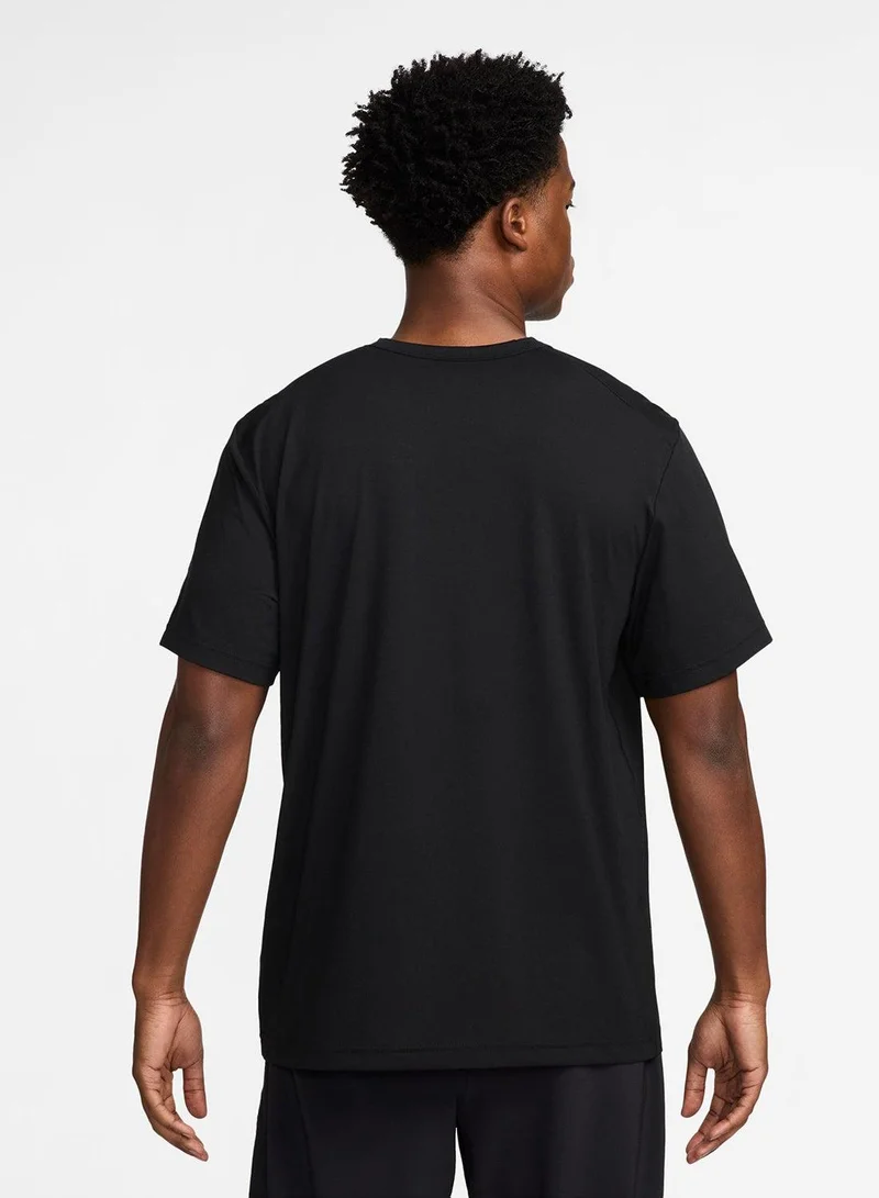 Nike Men's Dri-FIT Hyverse Swoosh Training T-Shirt