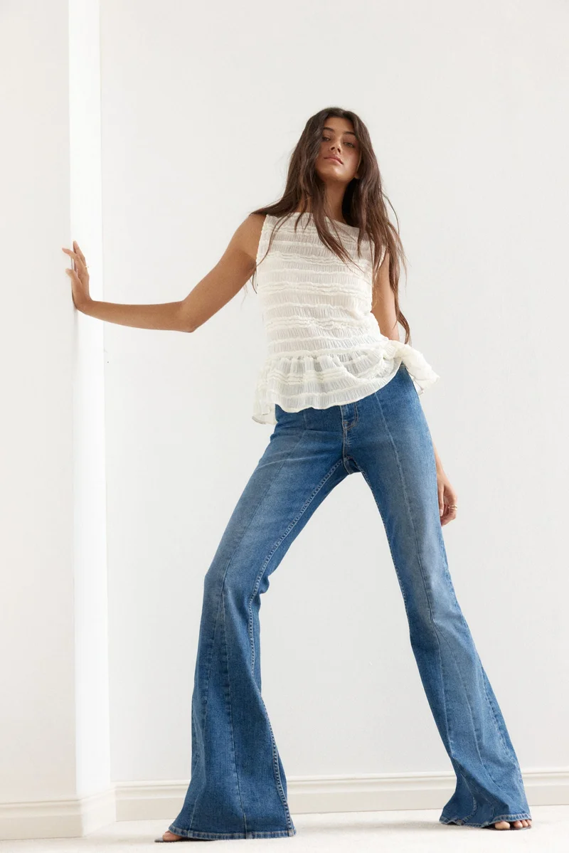 اتش اند ام جينز بقصة حافة واسعة وخصر عالي