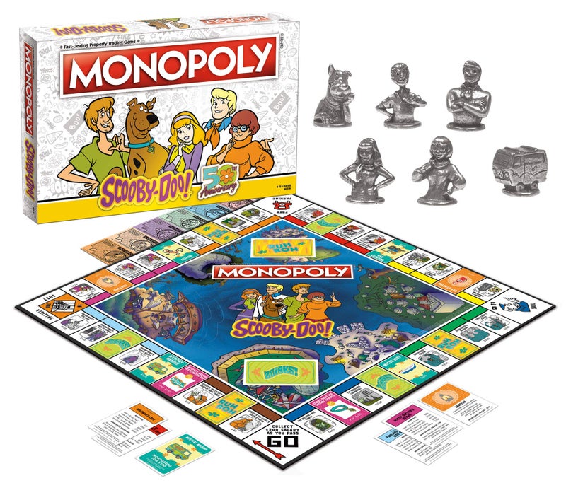 USAopoly لعبة مونوبولي سكوبيدو الرسمية من USAOPOLY - لعبة مونوبولي سكوبيدو دو - البضائع الرسمية المستوحاة من كرتون سكوبيدو الشهير - لعبة مونوبولي كلاسيكية تضم شخصيات سكوبيدو - Image 3