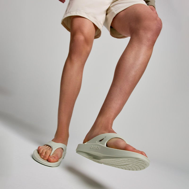 OOFOS Unisex Ooriginal Thong Cosmic Gray 11 Medium - Image 4