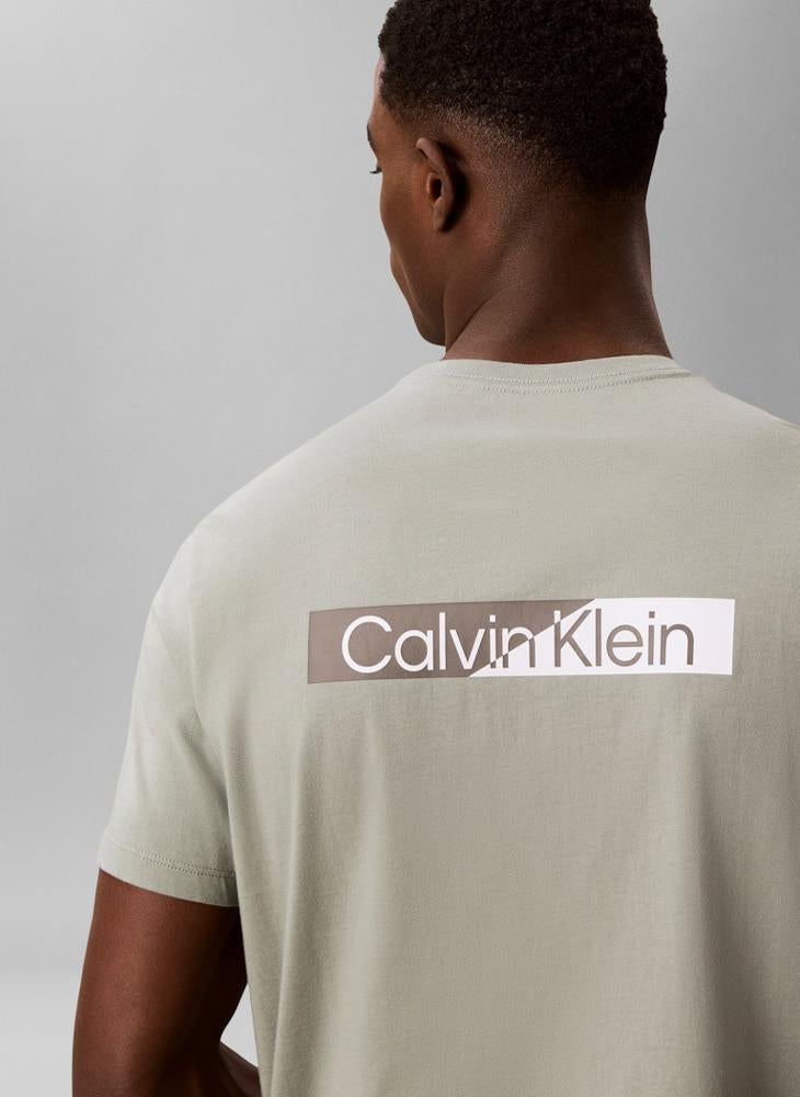 CALVIN KLEIN Split Graphic Logo T-Shirt - Image 4