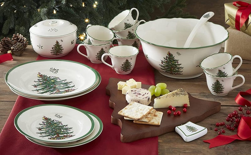 Spode Christmas Tree 9Inch Luncheon Plate Set of 4  Porcelain Dinner  Appetizer Plate HolidayThemed Serving Plate Microwave  Dishwasher Safe Festive Collectible Seasonal Dining Plate - Image 4