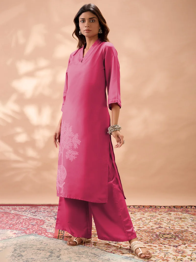 جلو باص طقم كورتا وبنطلون واسع للنساء بطبعة حيوانات وردية من جلوبس بياقة على شكل حرف  وأكمام الجرس