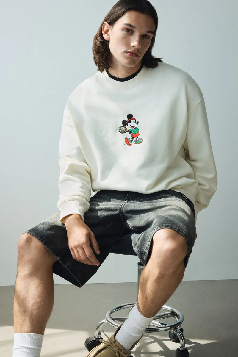 اتش اند ام سويت-شيرت فضفاض بطبعة مميزة