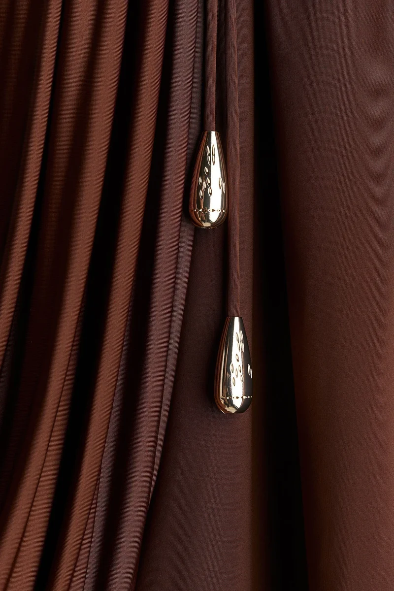 اتش اند ام بلوزة من الجيرسيه بقبة منسدلة