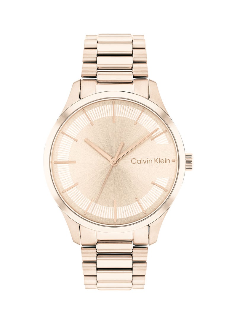 CALVIN KLEIN ساعة يد تناظرية دائرية مقاومة للماء مع حزام ذهبي 25200042  - Image 2