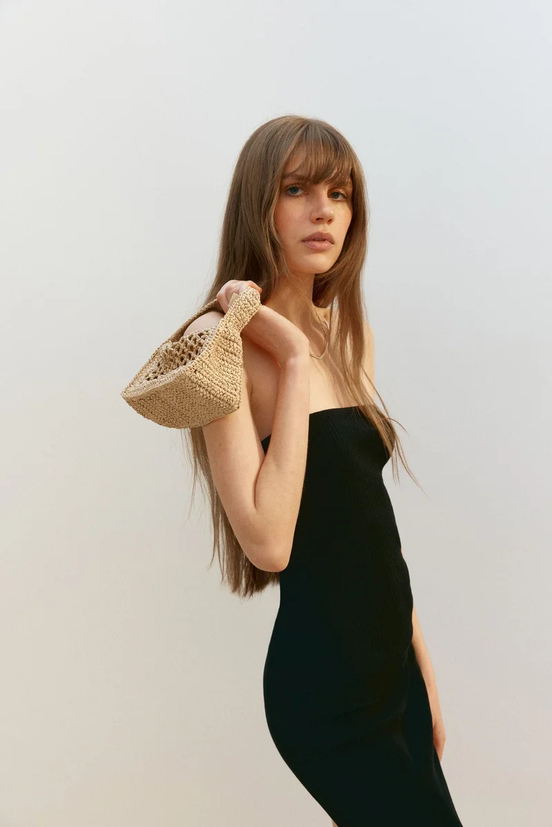 اتش اند ام فستان باندو محبوك من نسيج مرن