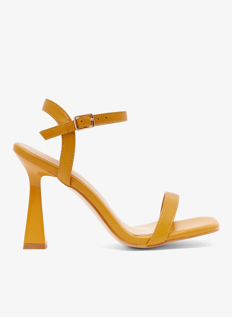 ايلا صندل خردلي بحزام أمامي واحد وكعب منحوت - Image 1