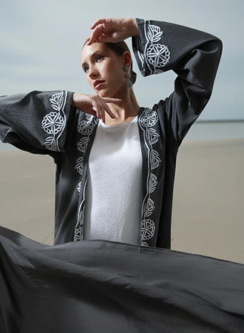 آي شين عباية رمادية طويلة مطرزة مع حجاب