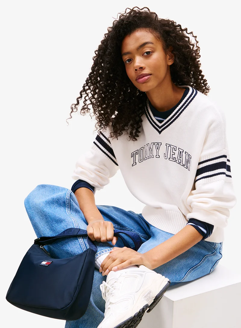 تومي جينز حقيبة كتف مزينة بشعار الماركة