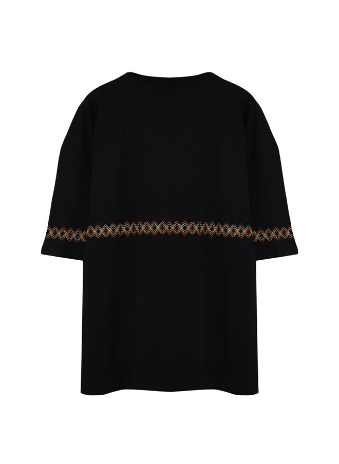 Plus Size Black Oversize/Wide-Fit 100% Cotton Ethnic Embroidery Comfort T-Shirt TMNSS24BF00008 - pzsku/Z9D3D5281CC685E018A01Z/45/_/1730941043/07783337-26e1-49dc-b2c9-af268fdb7513