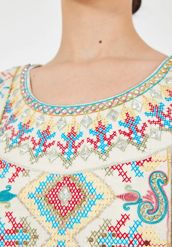 Thouq Scoop Neck Embroidered Jalabiya