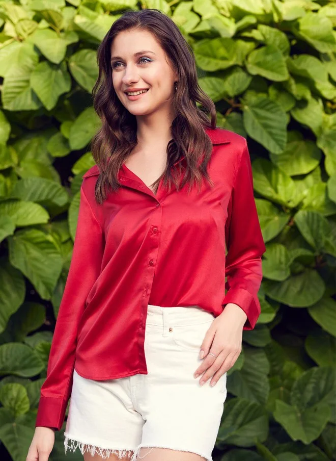 STREET 9 قميص ساتان مريح للنساء