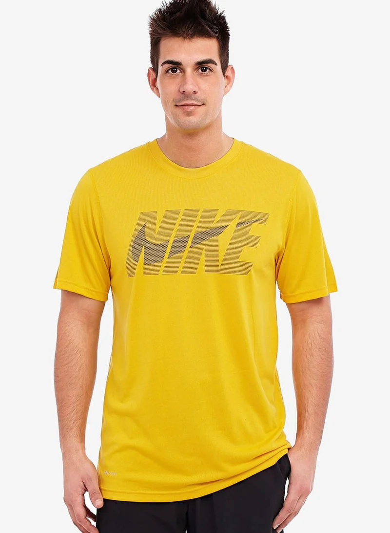 Nike Legend Ss Swoosh T-Shirt